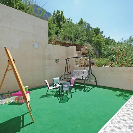 Amazing In With Jacuzzi Holiday home