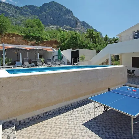 Holiday home Amazing In With Jacuzzi
