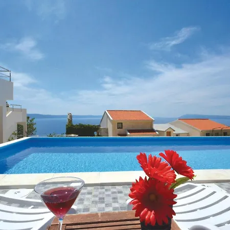 Amazing In With Jacuzzi Holiday home Podgora