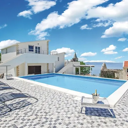 Holiday home Amazing In With Jacuzzi