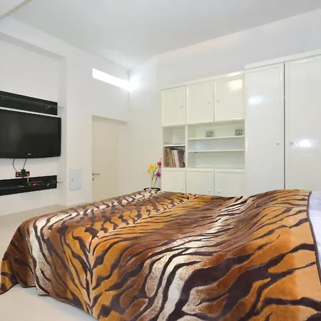 Amazing In With Jacuzzi Holiday home Podgora