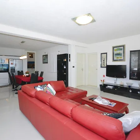 Amazing In With Jacuzzi Holiday home