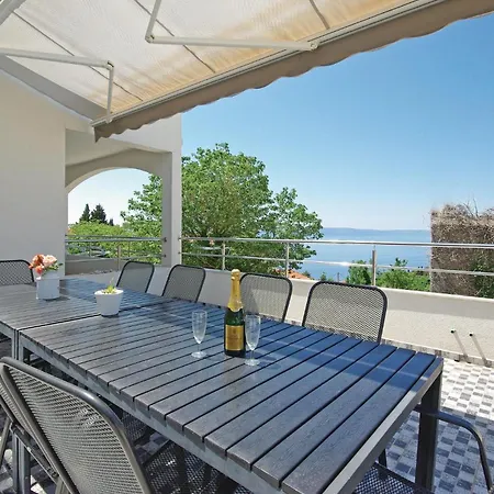 Amazing In With Jacuzzi Holiday home *